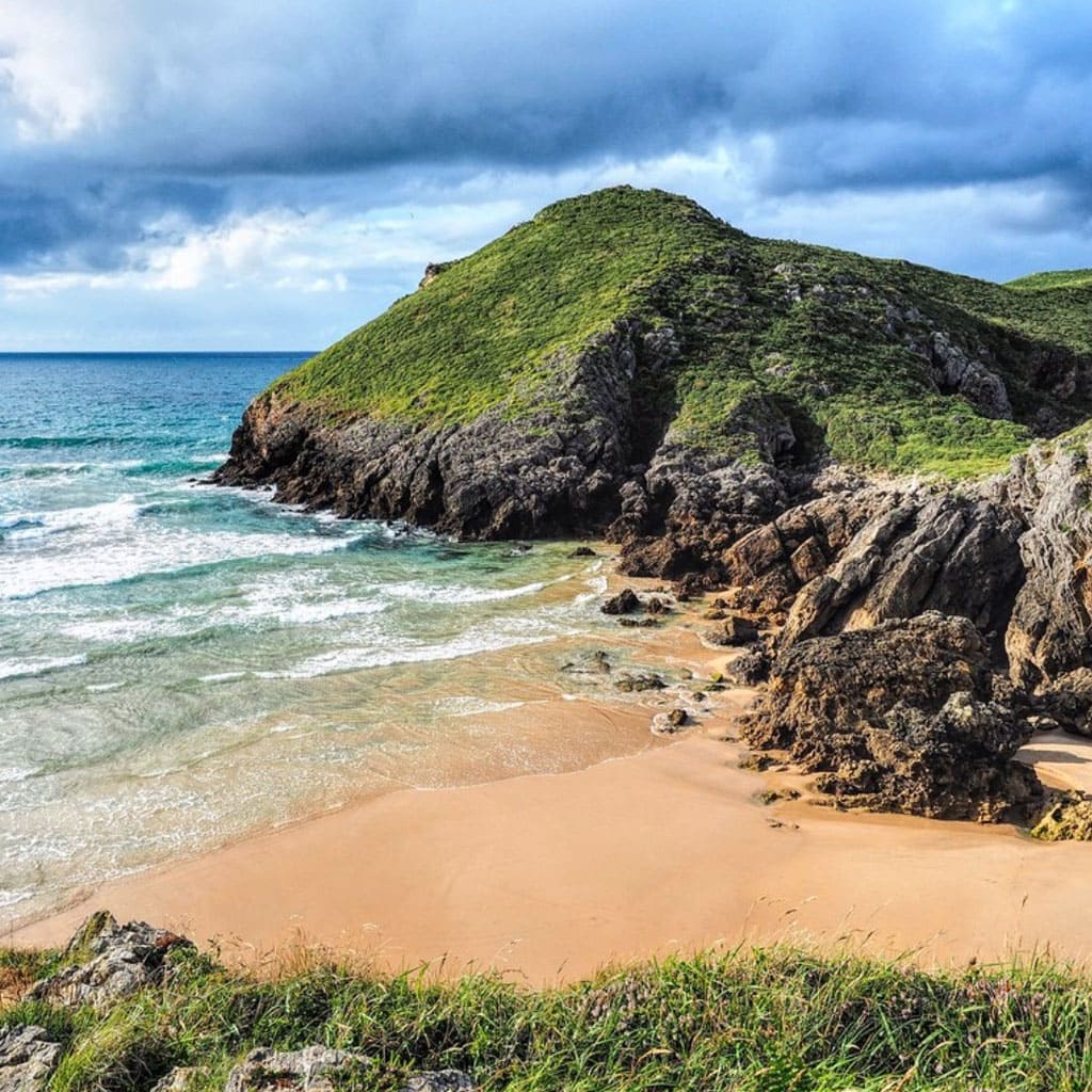 Playa de San Martín en Celorio, cerca de los Apartamentos Marrubiu.